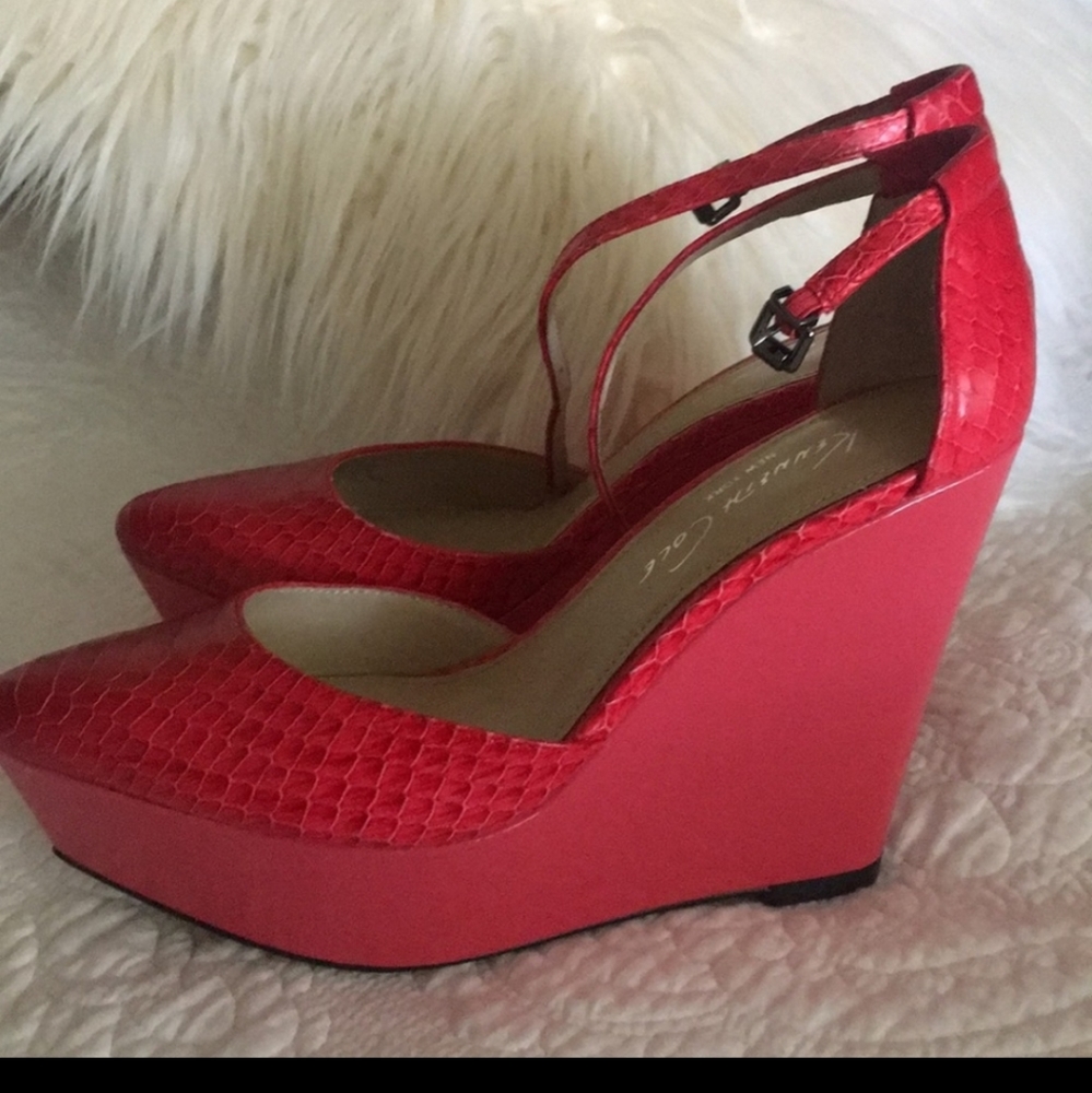 KENNETH COLE COLLECTION Red LEATHER N PATENT ANKLE STRAP WEDGES SEX…
